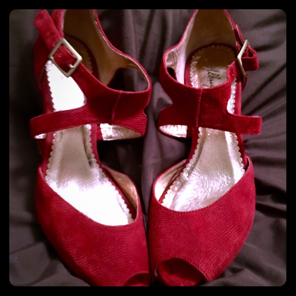 Cute Red Suede Peep-Toe Size 9